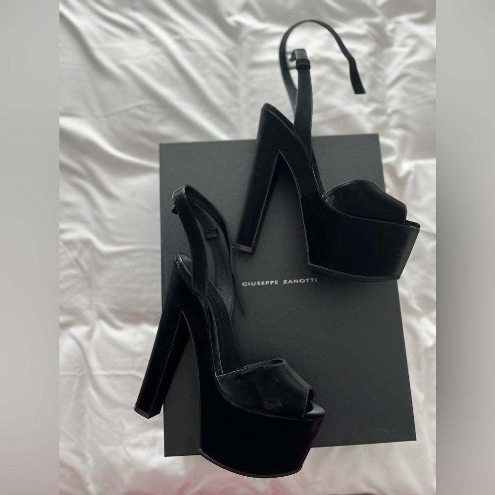 Giuseppe Zanotti- Authentic & only worn once Brand New!!!!